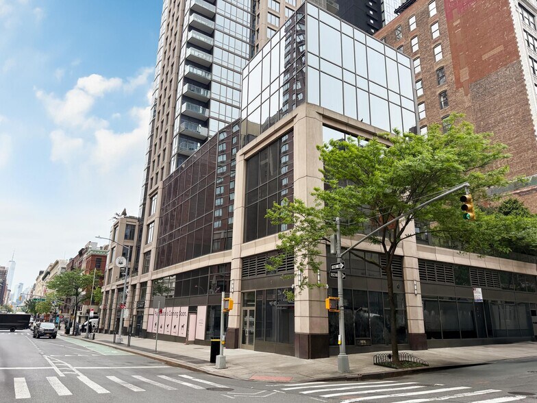 735-753 Sixth Ave, New York, NY à louer - Photo de l’immeuble – Image 2 sur 3
