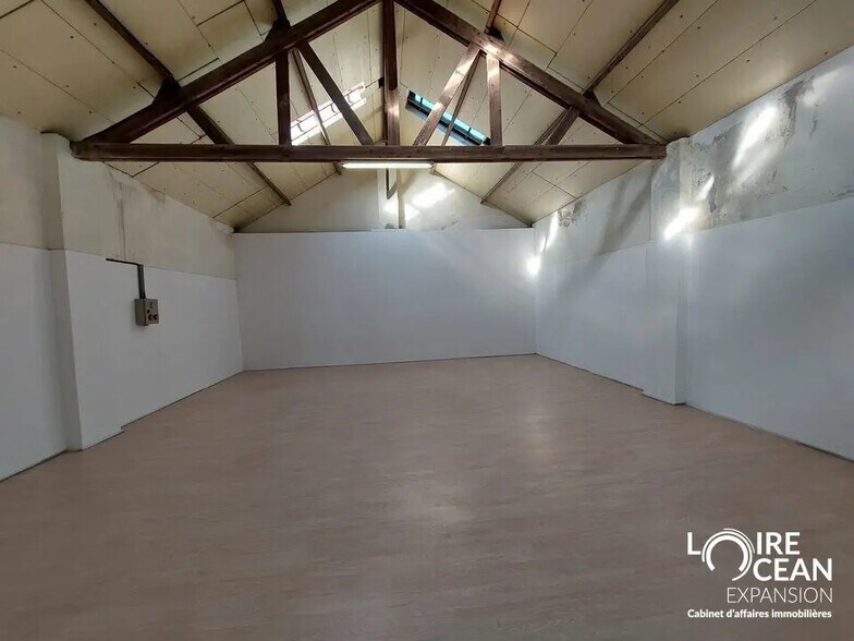Local d’activités dans Nantes à louer - Photo de l’immeuble – Image 1 sur 5