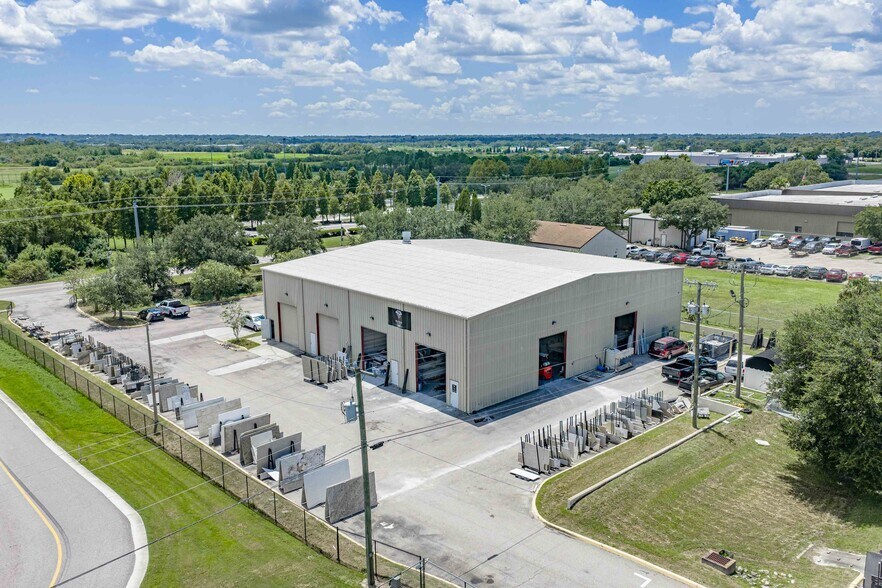 2160 Edgewood Dr S, Lakeland, FL à louer - Photo de l’immeuble – Image 2 sur 12