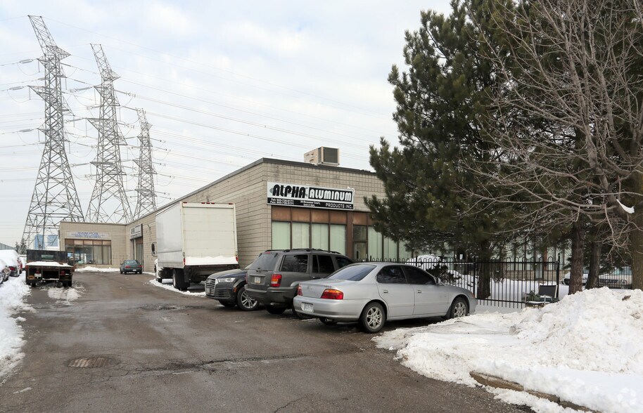36 Bessemer Ct, Concord, ON à louer - Photo de l’immeuble – Image 2 sur 3