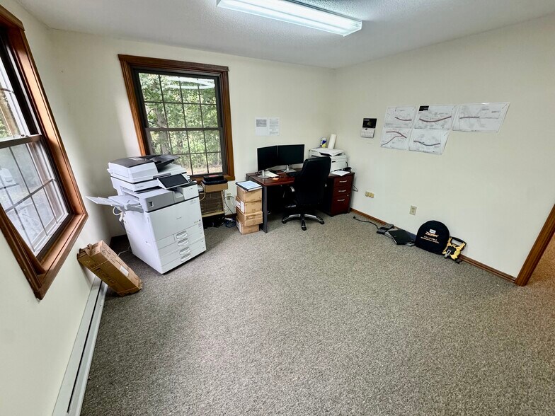 24 West Rd, Ellington, CT à vendre - Photo de l’immeuble – Image 3 sur 18