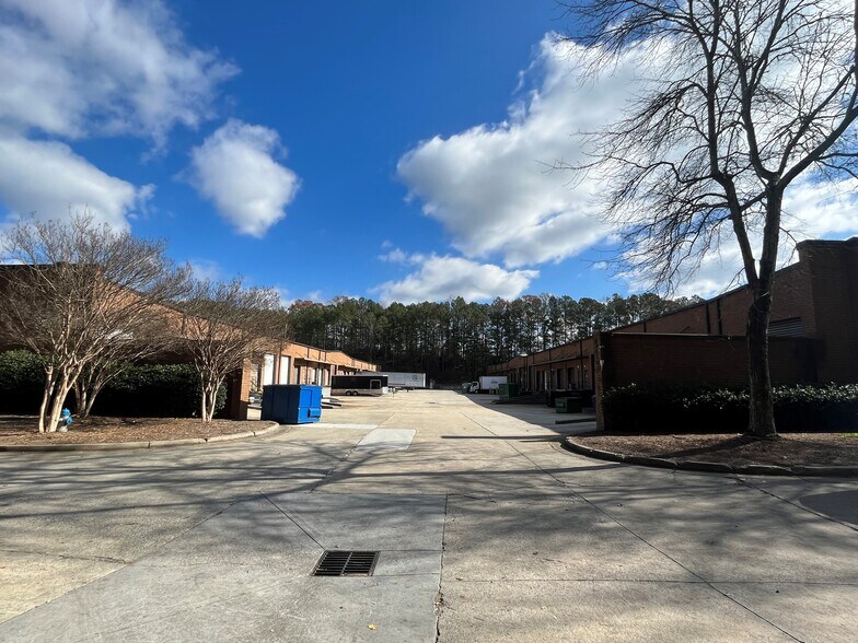 1600 Wilson Way NW, Smyrna, GA à louer - Photo de l’immeuble – Image 2 sur 4