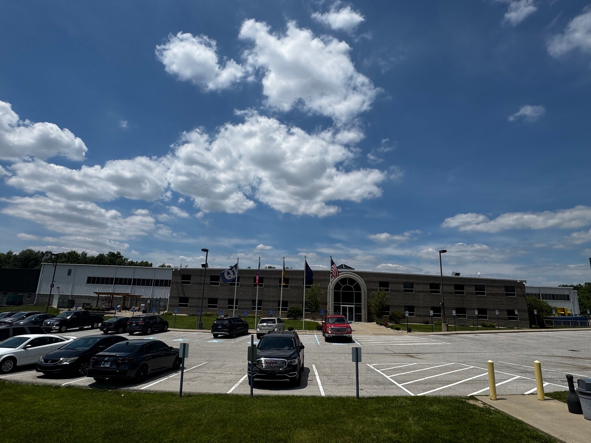 1597 E Industrial Dr, Terre Haute, IN à vendre Photo principale– Image 1 sur 4