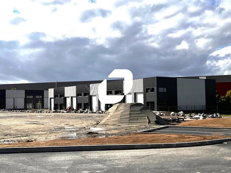 Local d’activités dans GRANDCHAMP-DES-FONTAINES à louer - Photo de l’immeuble – Image 2 sur 15