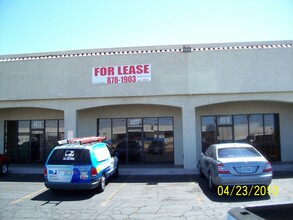 500-640 S Decatur Blvd, Las Vegas, NV à louer Photo de l’immeuble– Image 2 sur 12
