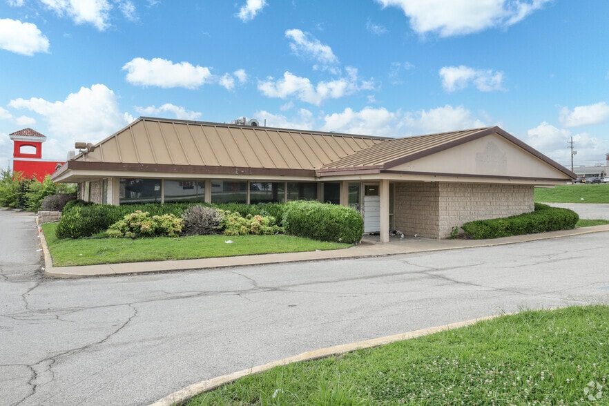 8104 E 68th St, Tulsa, OK à louer - Photo principale – Image 1 sur 5