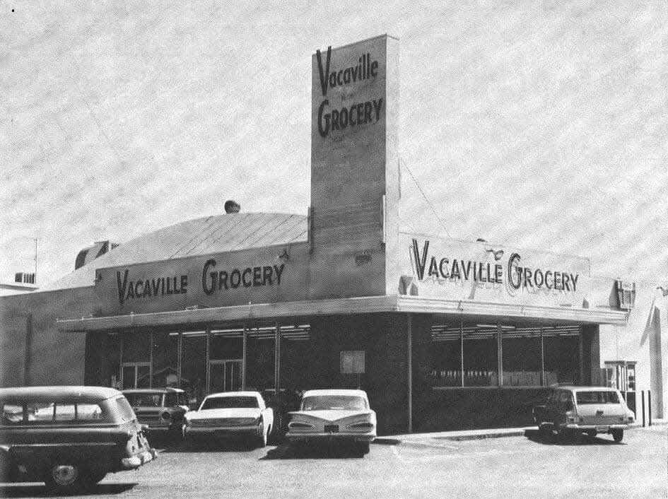 911 Merchant St, Vacaville, CA à louer Photo de l’immeuble– Image 1 sur 12