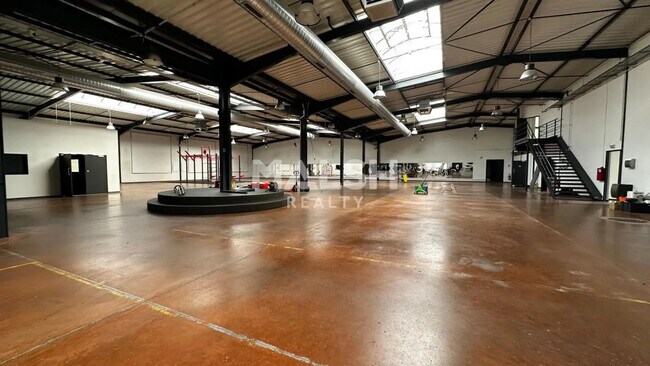 Plus de détails pour Local d’activités à vendre