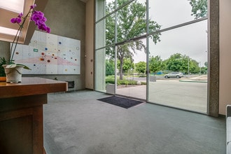 417 Bryant Cir, Ojai, CA à louer Photo intérieure– Image 2 sur 16