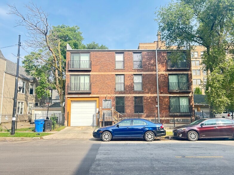 2720 E 75th St, Chicago, IL à vendre - Photo de l’immeuble – Image 1 sur 12