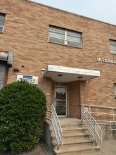 11 Teaneck Rd, Ridgefield Park, NJ à louer Photo de l’immeuble– Image 1 sur 5