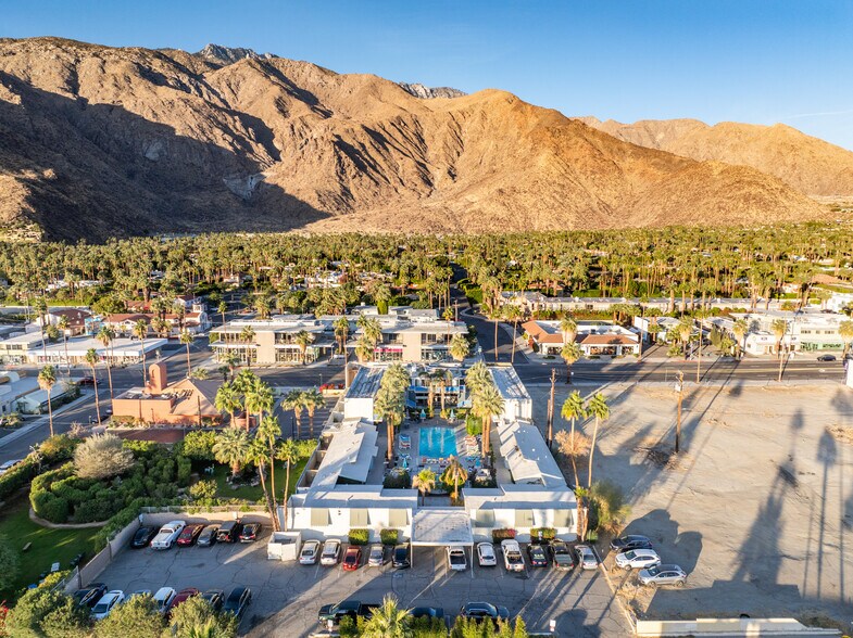 960 N Palm Canyon Dr, Palm Springs, CA à vendre - Photo de l’immeuble – Image 3 sur 28