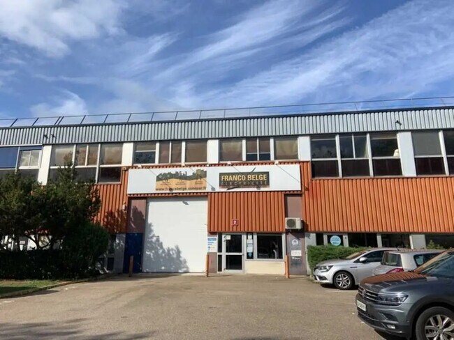 Plus de détails pour 4 Rue Albert Einstein, Trappes - Bureau, Local d'activités à louer