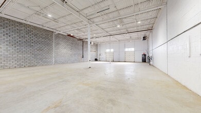 9681-9725 Rue Clément, Montréal, QC à louer Numérisation 3D Matterport– Image 1 sur 4