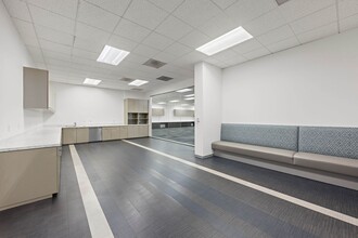 200 Commerce Dr, Irvine, CA à louer Photo intérieure– Image 2 sur 11