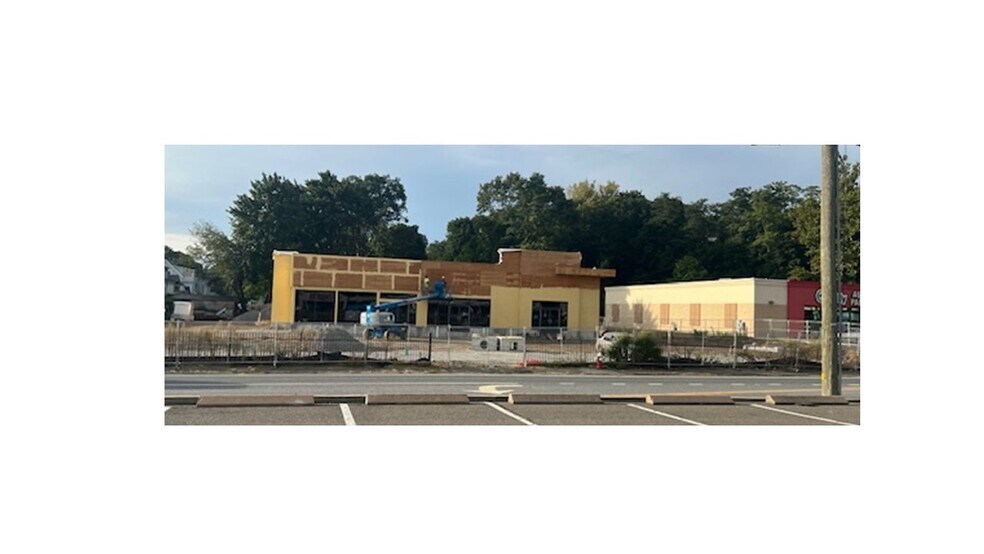 112 Bridge St, Naugatuck, CT à louer - Photo de l’immeuble – Image 2 sur 2