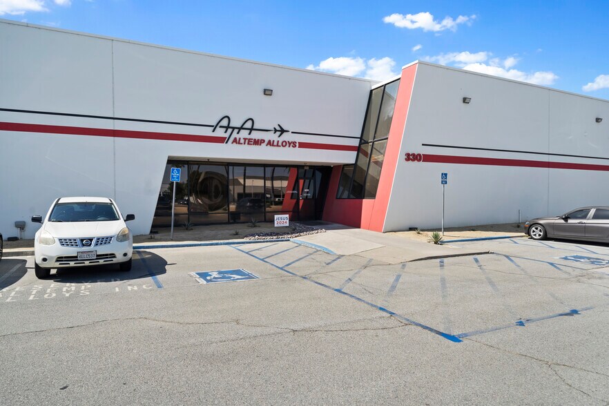 330 W Taft Ave, Orange, CA à vendre - Photo de l’immeuble – Image 2 sur 8