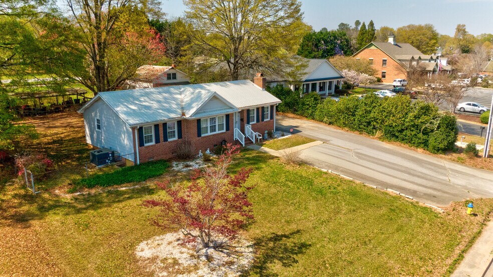 410 SE Main St, Simpsonville, SC à vendre - Photo principale – Image 1 sur 7