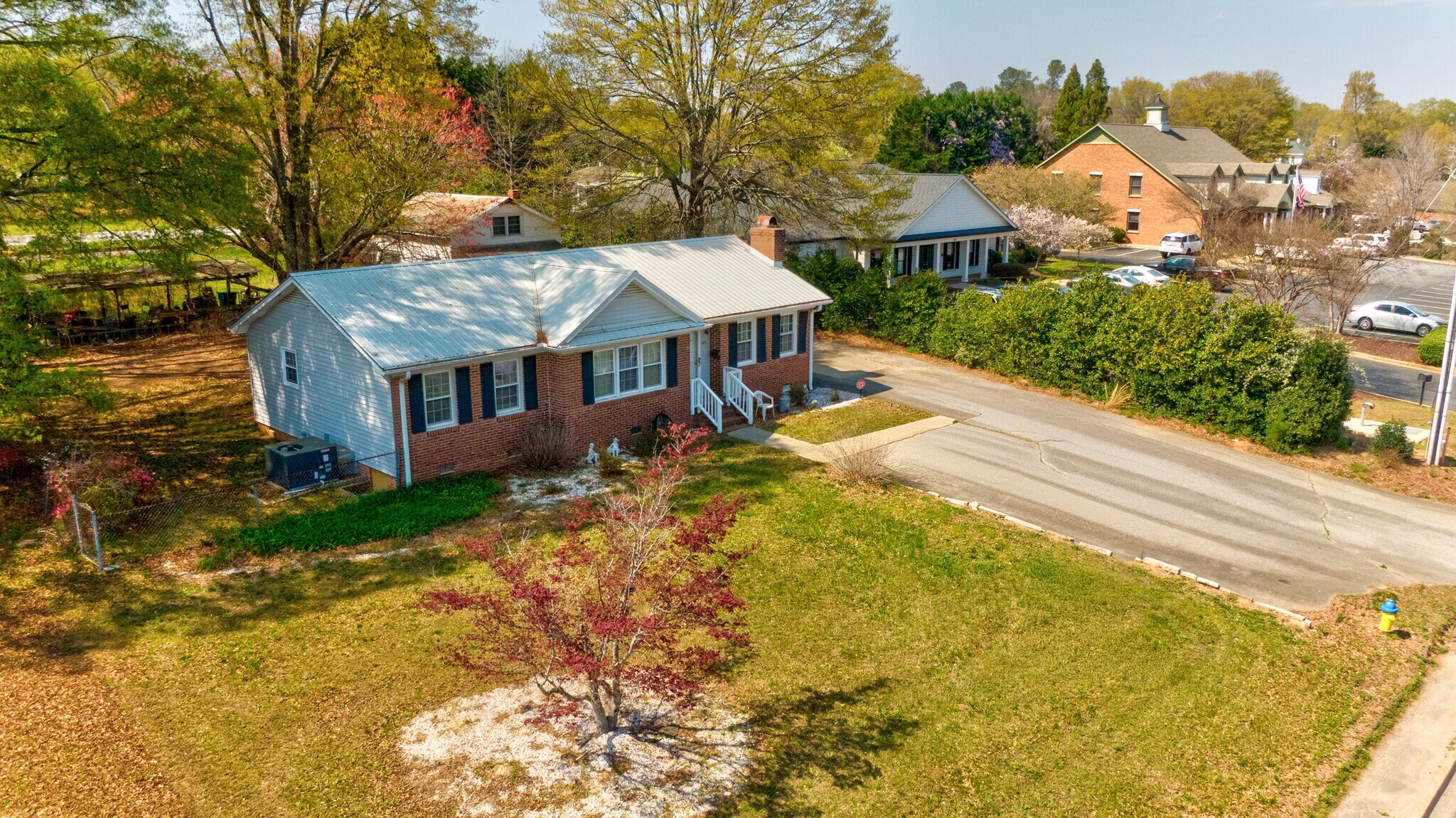 410 SE Main St, Simpsonville, SC à vendre Photo principale– Image 1 sur 8