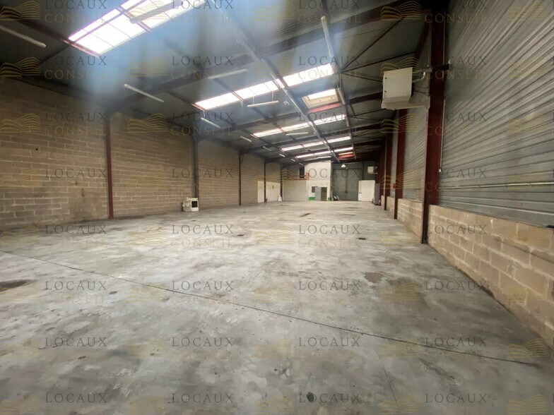 Local d’activités dans Saint-Leu-la-Forêt à louer - Photo intérieure – Image 3 sur 11