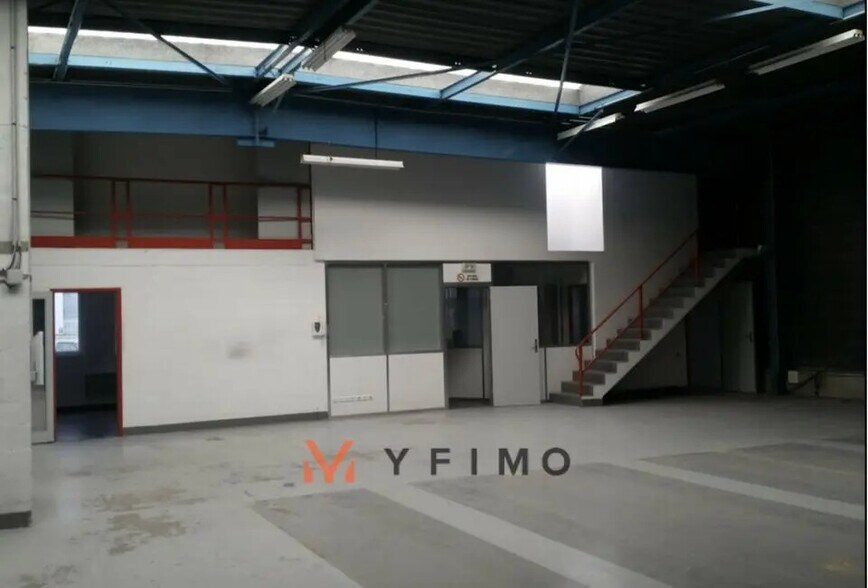 Local d'activités dans Chanteloup-les-Vignes à vendre - Photo intérieure – Image 2 sur 7