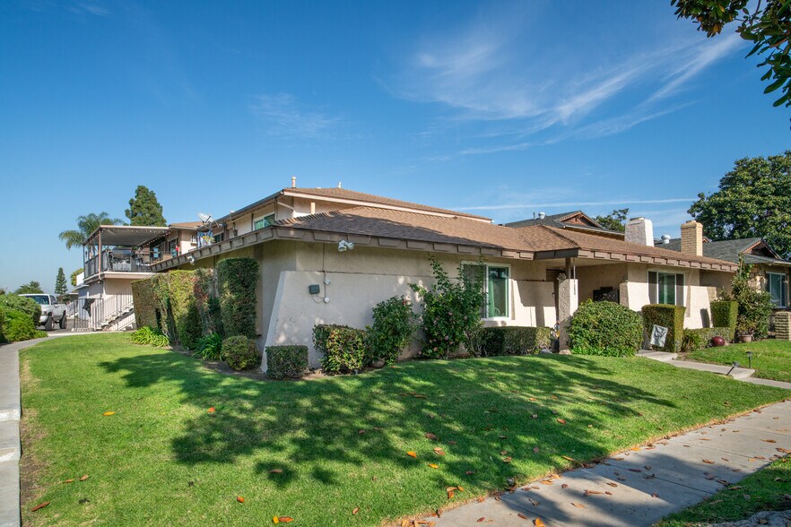 1215 S Athena Way, Anaheim, CA à vendre - Photo de l’immeuble – Image 3 sur 16