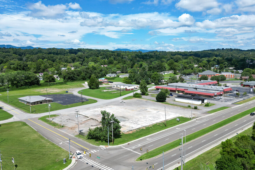 1990 Oak Ridge Tpke, Oak Ridge, TN à vendre - Photo de l’immeuble – Image 1 sur 9