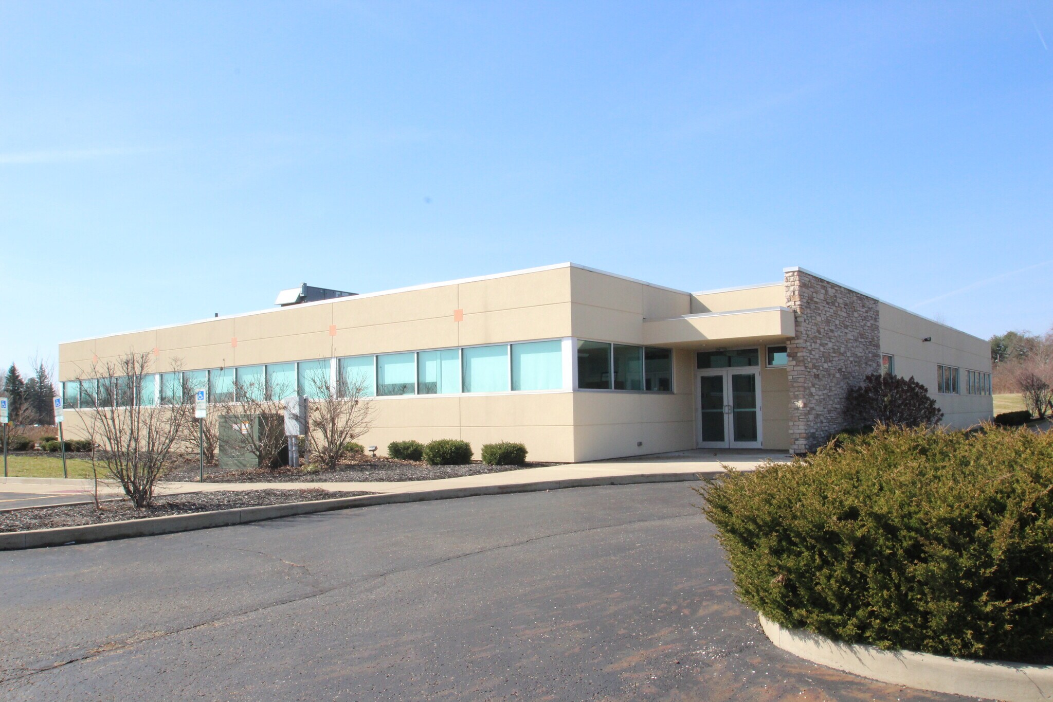 5054 Paramount Blvd, Medina, OH à louer Photo principale– Image 1 sur 10