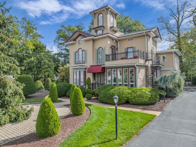 75 South St, Freehold, NJ à vendre - Photo de l’immeuble – Image 1 sur 71