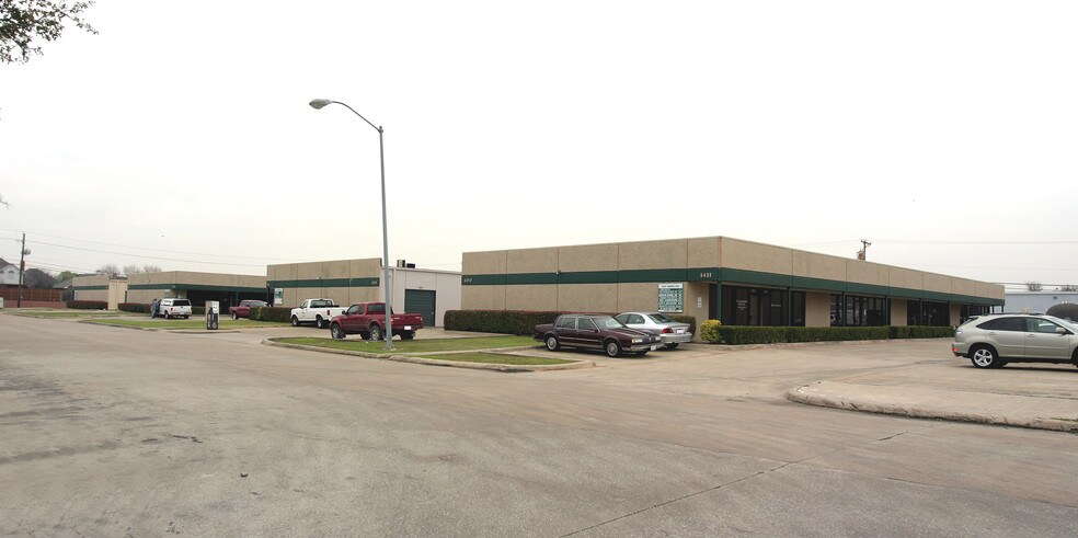1411 Lemay Dr, Carrollton, TX à louer - Photo de l’immeuble – Image 2 sur 9