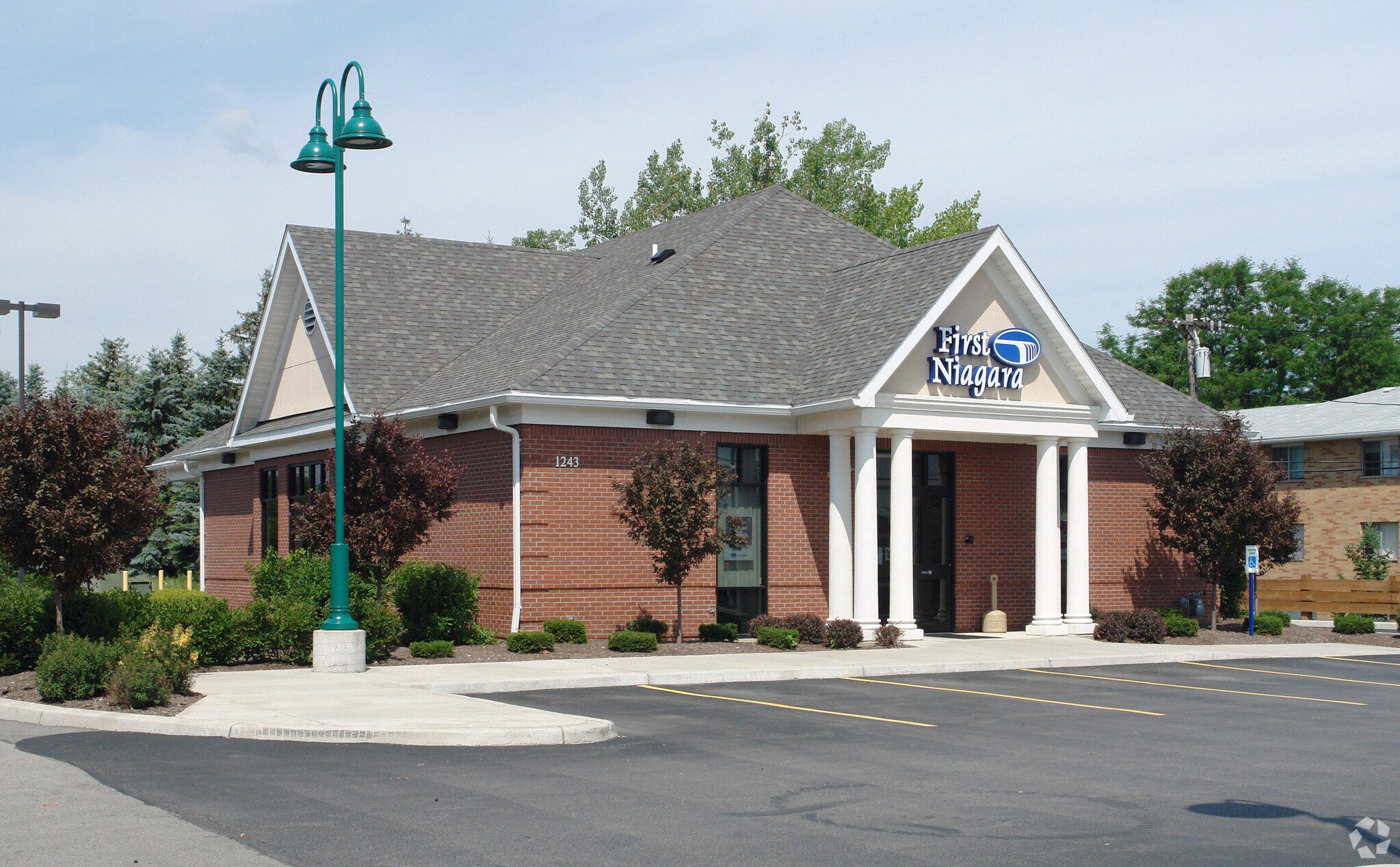 1243 Bay Rd, Webster, NY à louer Photo principale– Image 1 sur 4