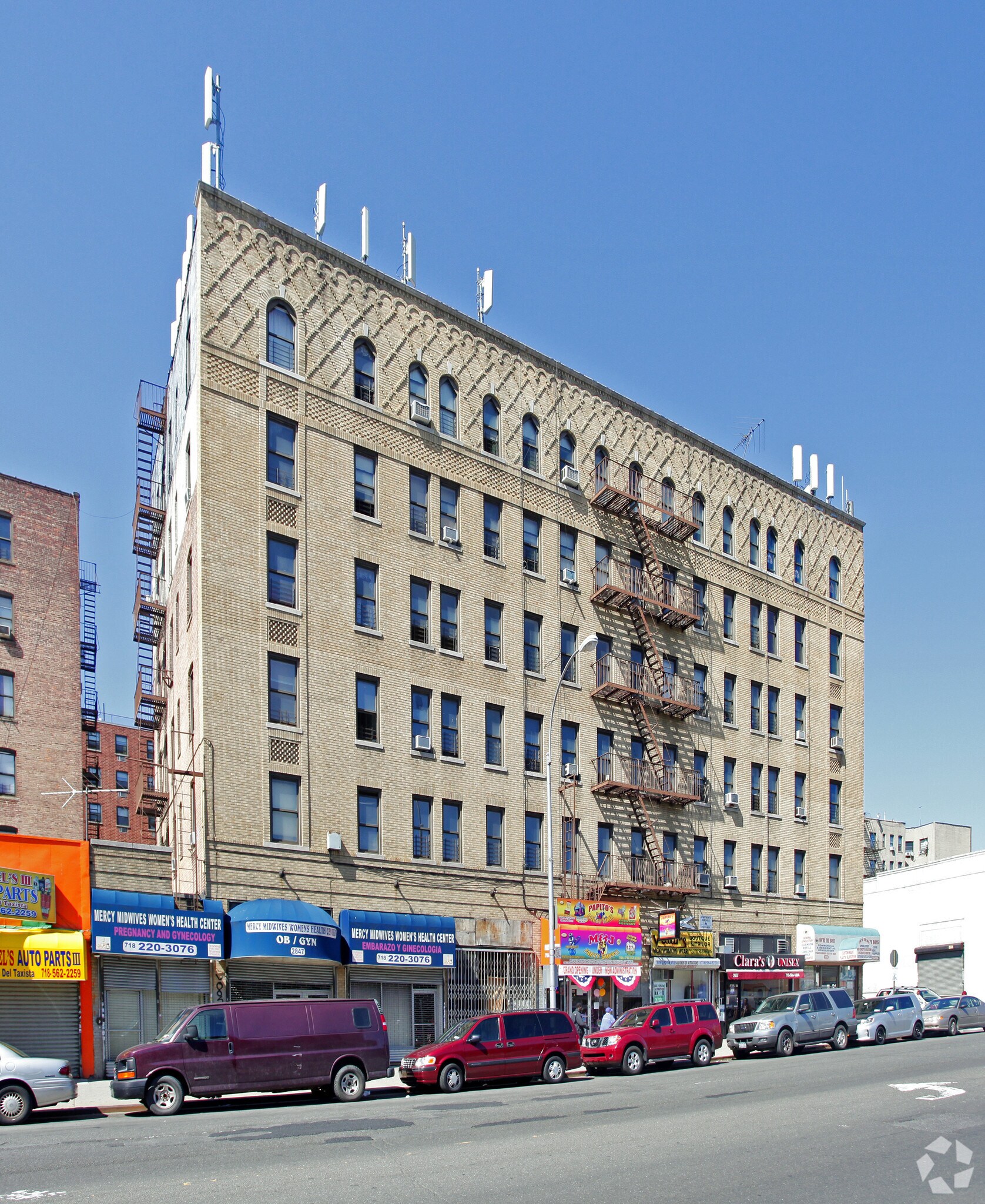 400 E 199th St, Bronx, NY à louer Photo principale– Image 1 sur 3
