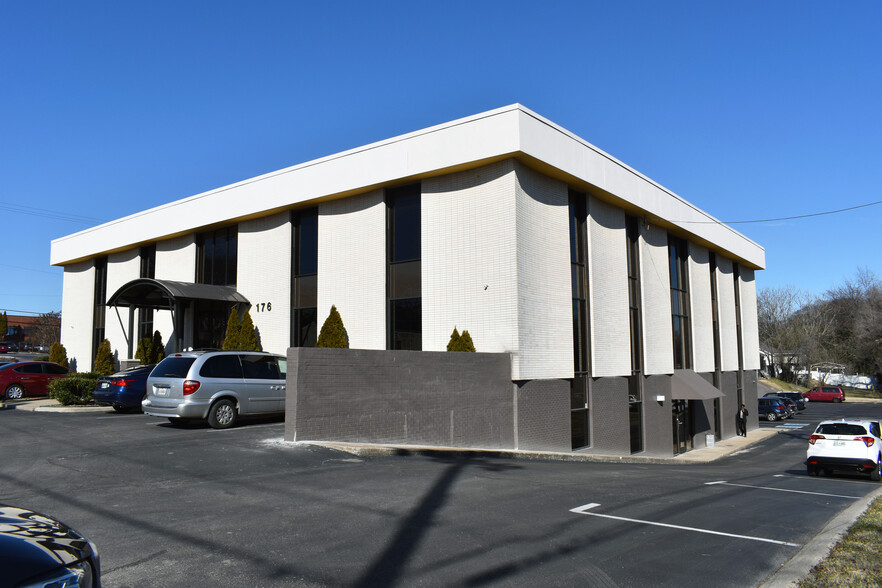 176 Thompson Ln, Nashville, TN à louer - Photo de l’immeuble – Image 2 sur 10