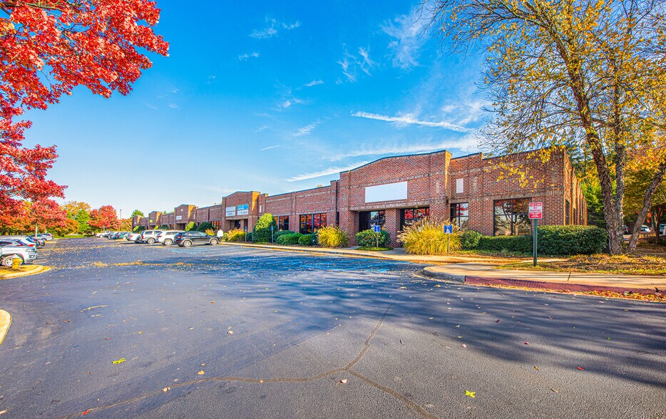 430 Roper Mountain Rd, Greenville, SC à louer - Photo de l’immeuble – Image 1 sur 9