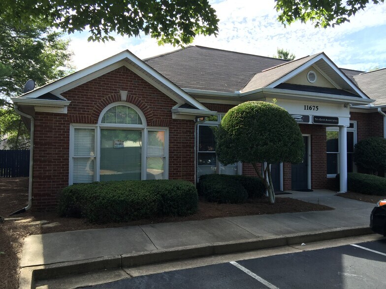 11675 Century Dr, Alpharetta, GA à louer - Photo de l’immeuble – Image 3 sur 24