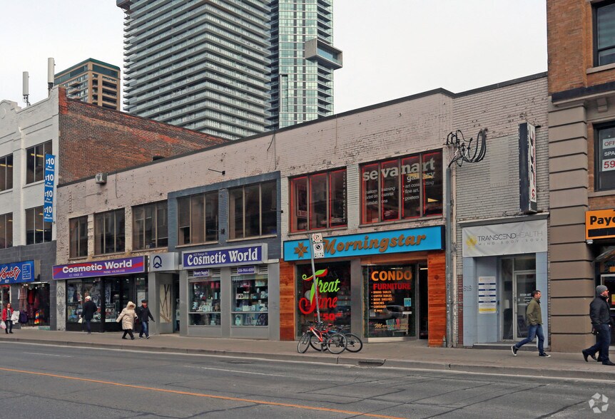 619-623 Yonge St, Toronto, ON à louer - Photo de l’immeuble – Image 2 sur 3