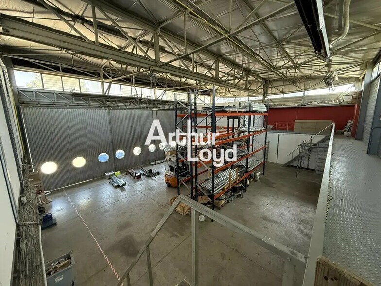 Local d’activités dans Saint-Raphaël à louer - Photo intérieure – Image 1 sur 4