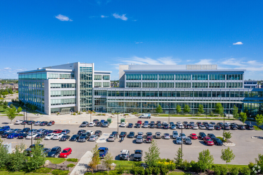 505 Quarry Park Blvd SE, Calgary, AB à louer - Photo de l’immeuble – Image 2 sur 8
