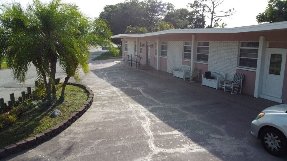 1275 N Banana River Dr, Merritt Island, FL à vendre - Photo de l’immeuble – Image 2 sur 38