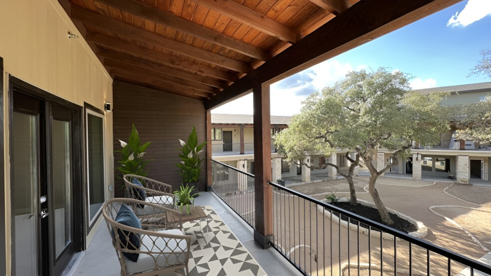 14751 Old Bandera, Helotes, TX à louer - Photo de l’immeuble – Image 2 sur 12