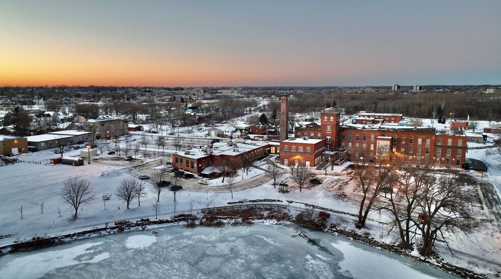 6 Cataraqui St, Kingston, ON à louer - Photo de l’immeuble – Image 3 sur 11
