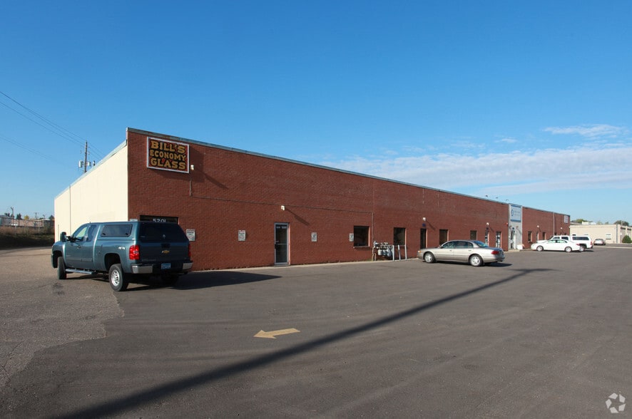 5211 Lakeland Ave N, Crystal, MN à louer - Photo principale – Image 1 sur 12