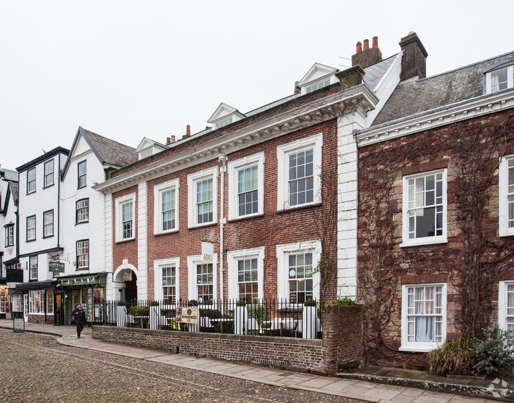 5 Cathedral Clos, Exeter à louer - Photo de l’immeuble – Image 2 sur 12
