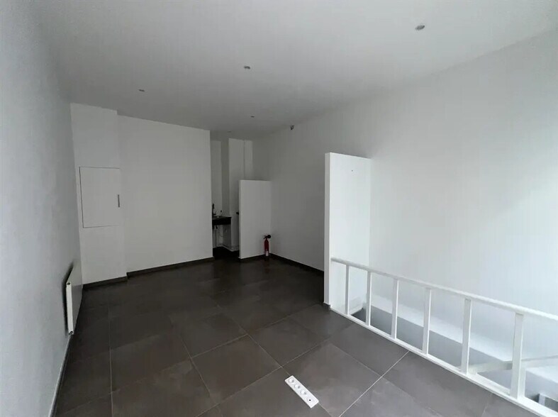 Local commercial dans Paris à louer - Photo de l’immeuble – Image 1 sur 4