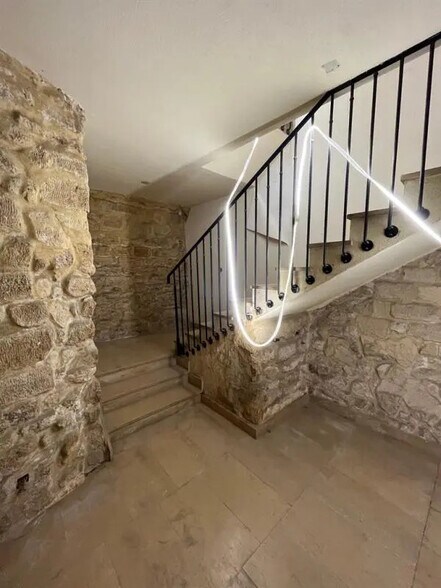 Local commercial dans Paris à louer - Photo de l’immeuble – Image 1 sur 9