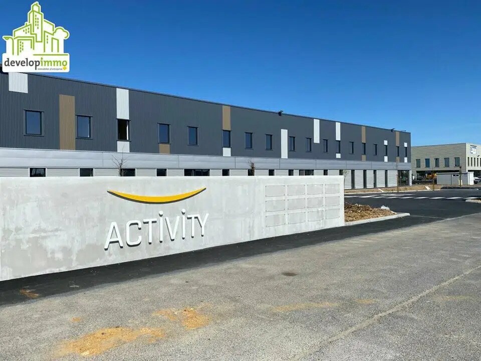 Local d'activités dans Ifs à vendre Photo de l’immeuble– Image 1 sur 6