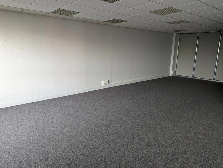 Bureau dans Évreux à louer - Photo de l’immeuble – Image 1 sur 2