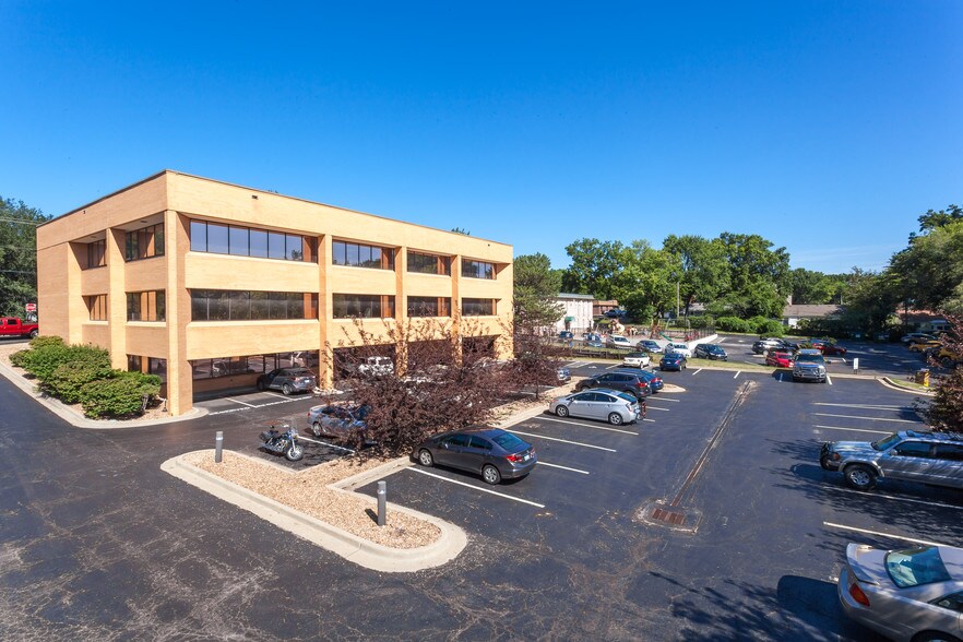 7227 Metcalf Ave, Overland Park, KS à louer - Photo de l’immeuble – Image 2 sur 8