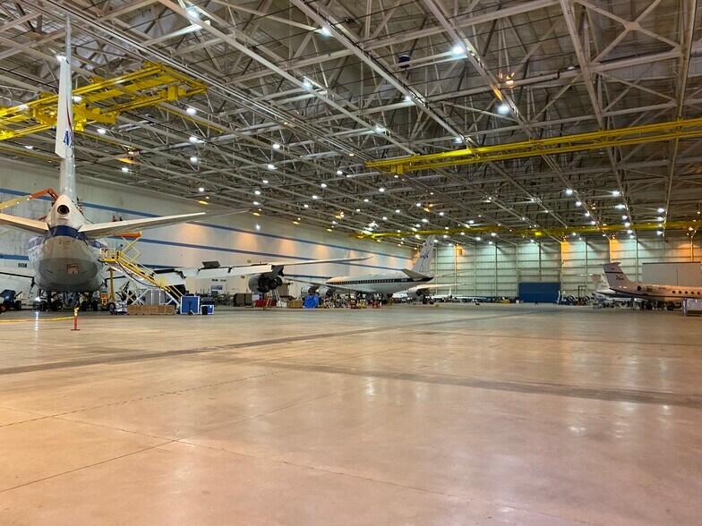 2825 E Avenue P, Palmdale, CA à louer - Photo de l’immeuble – Image 3 sur 3