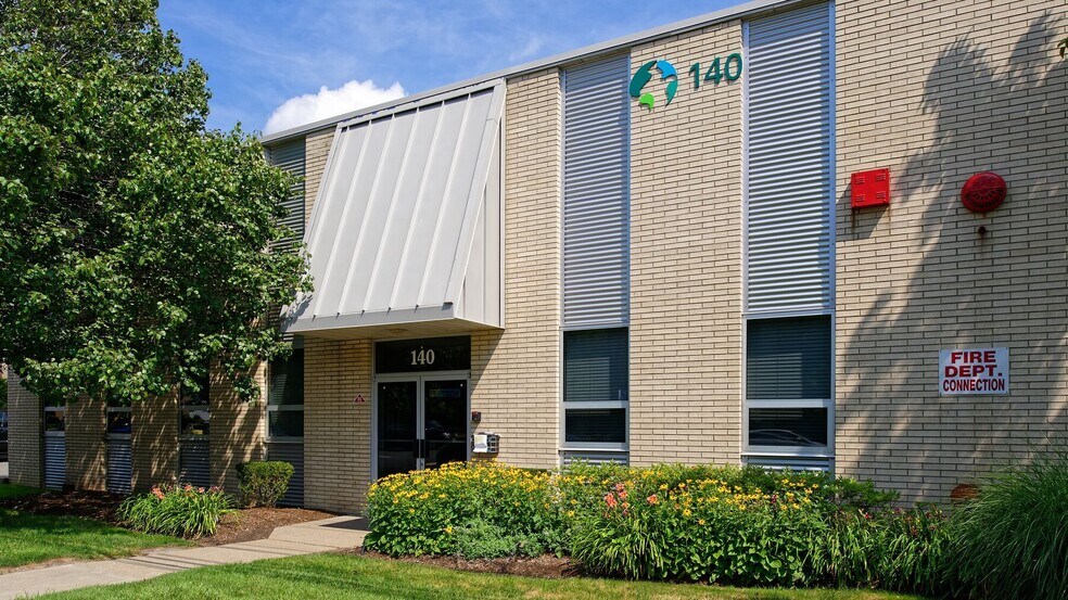 140 Grand St, Carlstadt, NJ à louer - Photo de l’immeuble – Image 1 sur 2